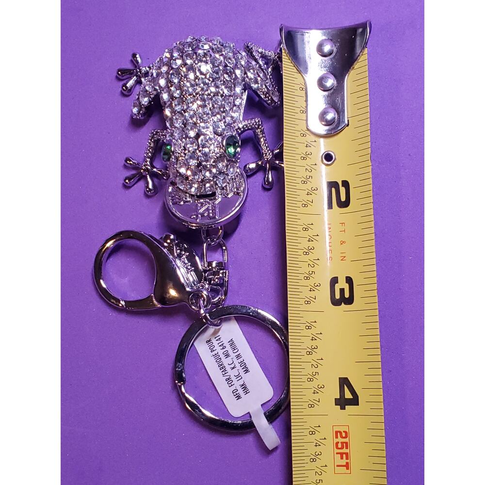 Frog with Coin Metal Key Chain - Silver - Picture 6 of 7